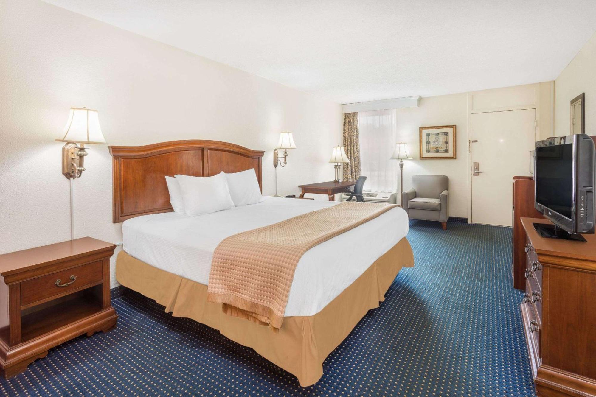 Baymont By Wyndham Rocky Mount I-95 Hotel Luaran gambar